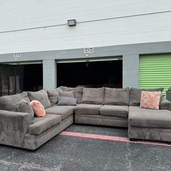 Grey Sectional With Reversible Chaise (Free Delivery)
