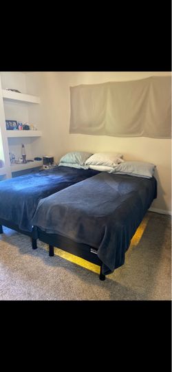 Tempur-Pedic Split King Adjustable Bed + 2 Twin XL Mattresses