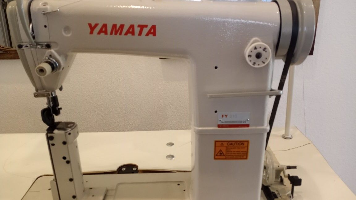 POST BED SEWING MACHINE by YAMATA FY810