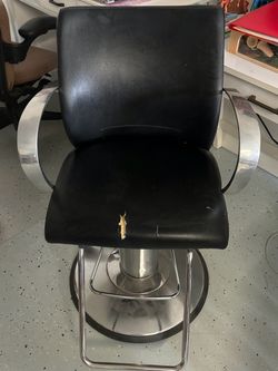Black Hydraulic Salon Styling Chair