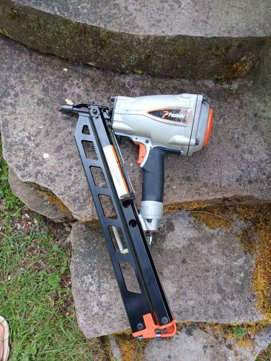 Paslode F350S Framing Nailer 30 Degree.