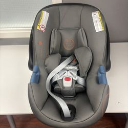 LIKE-NEW Cybex Aton G Infant Car Seat With Base (MSRP $550)