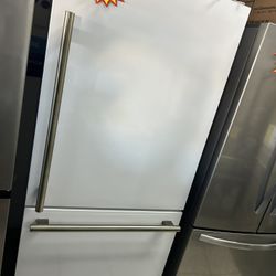 30’ Inches WIDE FORNO BOTTOM FREEZER REFRIGERATOR!!! MATTE WHITE COLOR!!! Brand New!!!!