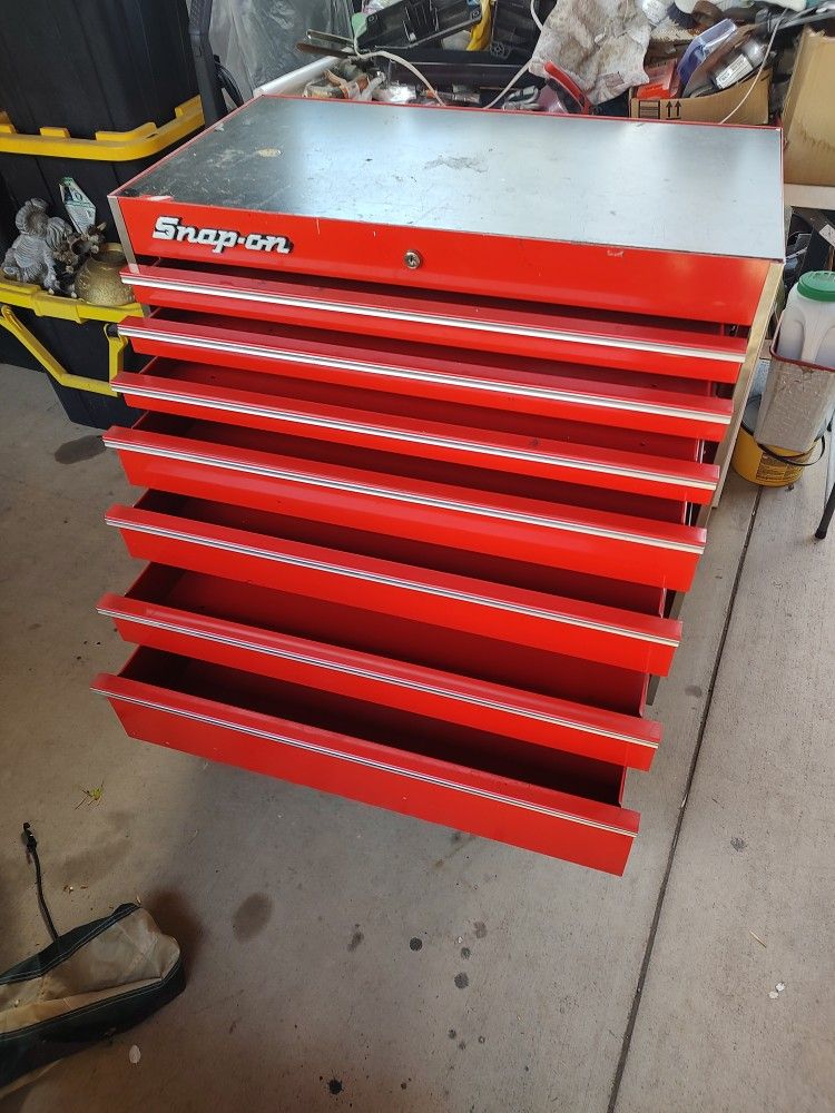 Like New Seven Drawer Snap-on Tool Box 32 And 1/2 In Wide 18 In Deep And 37 And 1/2 In Tall With Keys Local Pickup Cash Only