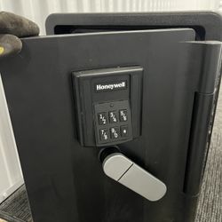 Honeywell Safe 