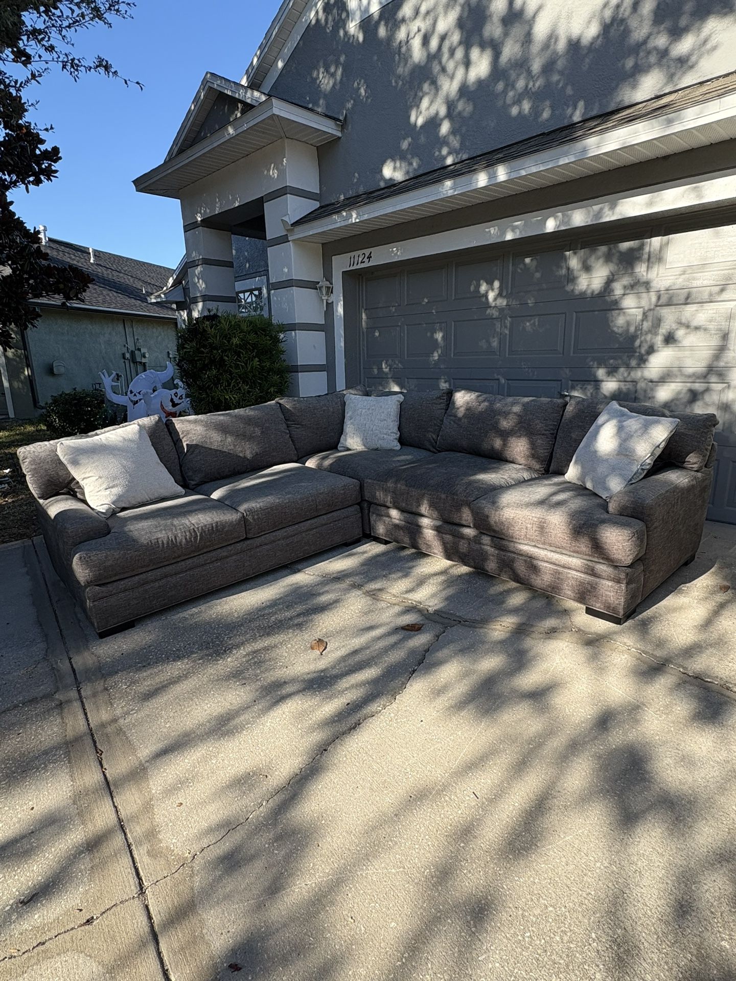 Cindy Crawford Gray Sectional(Delivery Available!)