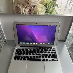 Apple MacBook Air A1465 11” Laptop Intel i5 4GB RAM 120GB SSD MacOS Monterey w/ Charger - $120