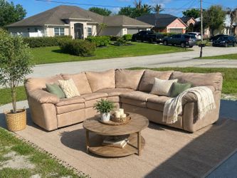 BEIGE SECTIONAL W PULLOUT BED AND RECLINER-SAME DAY FREE DELIVERY✅🚚