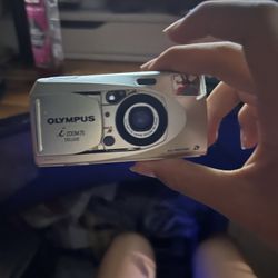 Olympus i ZOOM 75 APS Film Camera 20$