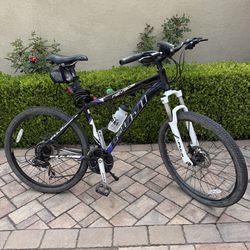 Neuvation F100 road bike - black