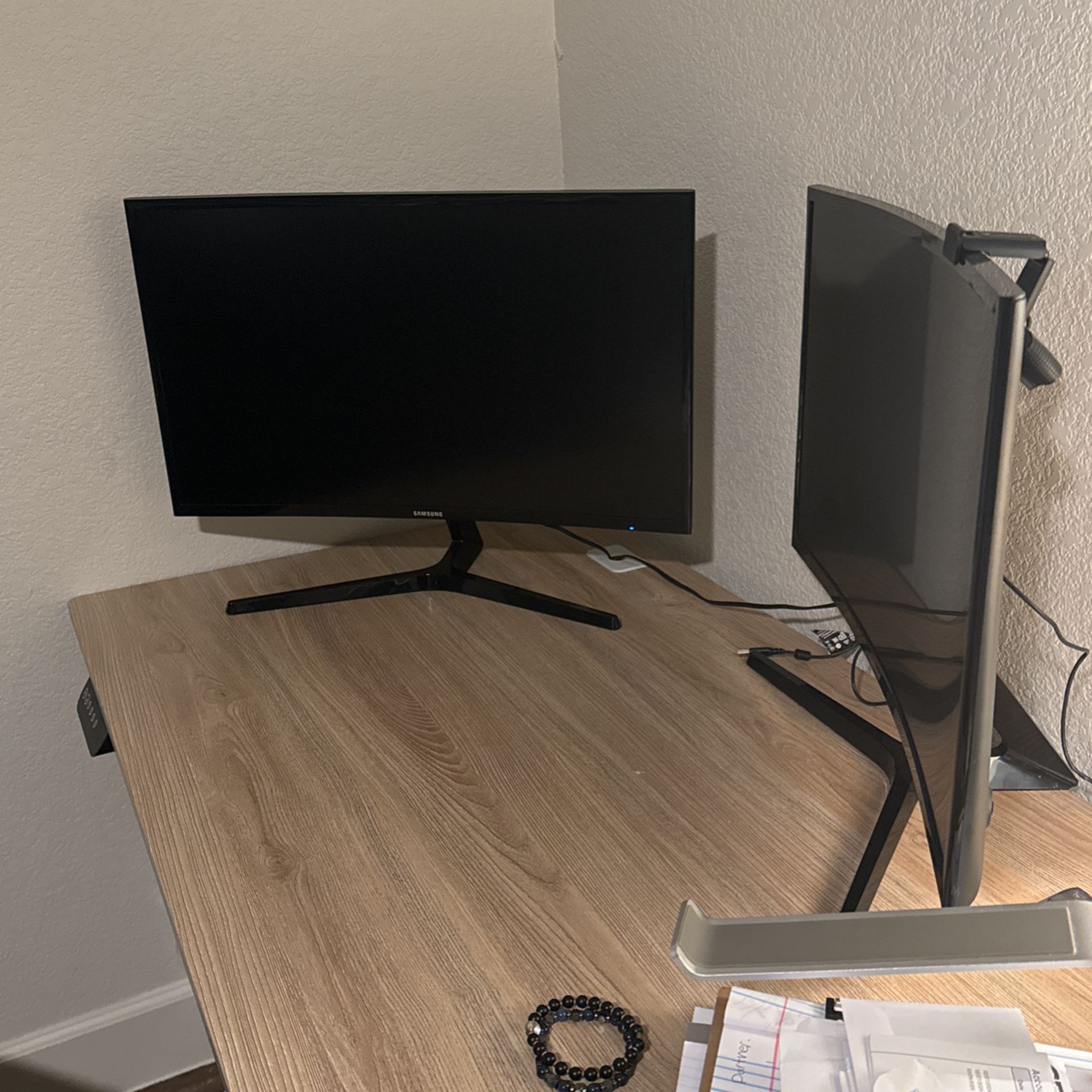 2x Samsung 27in Curved Monitors 