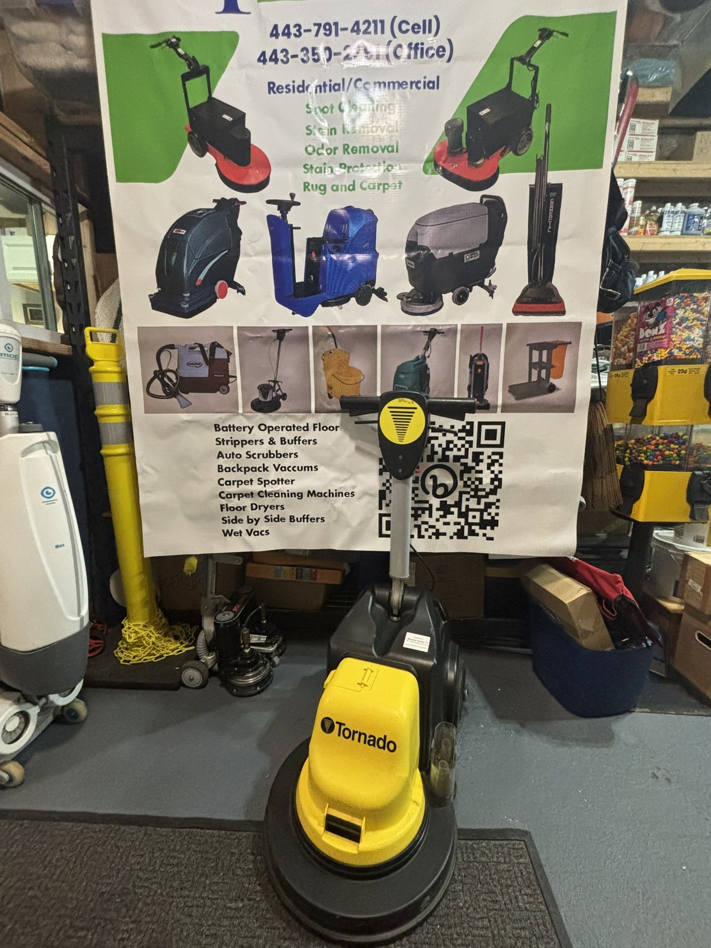 “Tornado Glazer 17 Floor Burnisher 1500 RPM Battery-Powered w/ Dust Control”