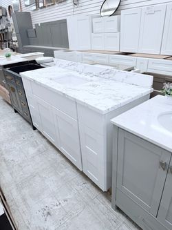 White bathroom vanity 61in
