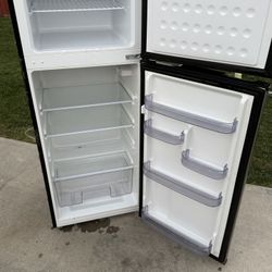 Thompson mini Fridge 