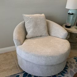 Large swiveling Chair  