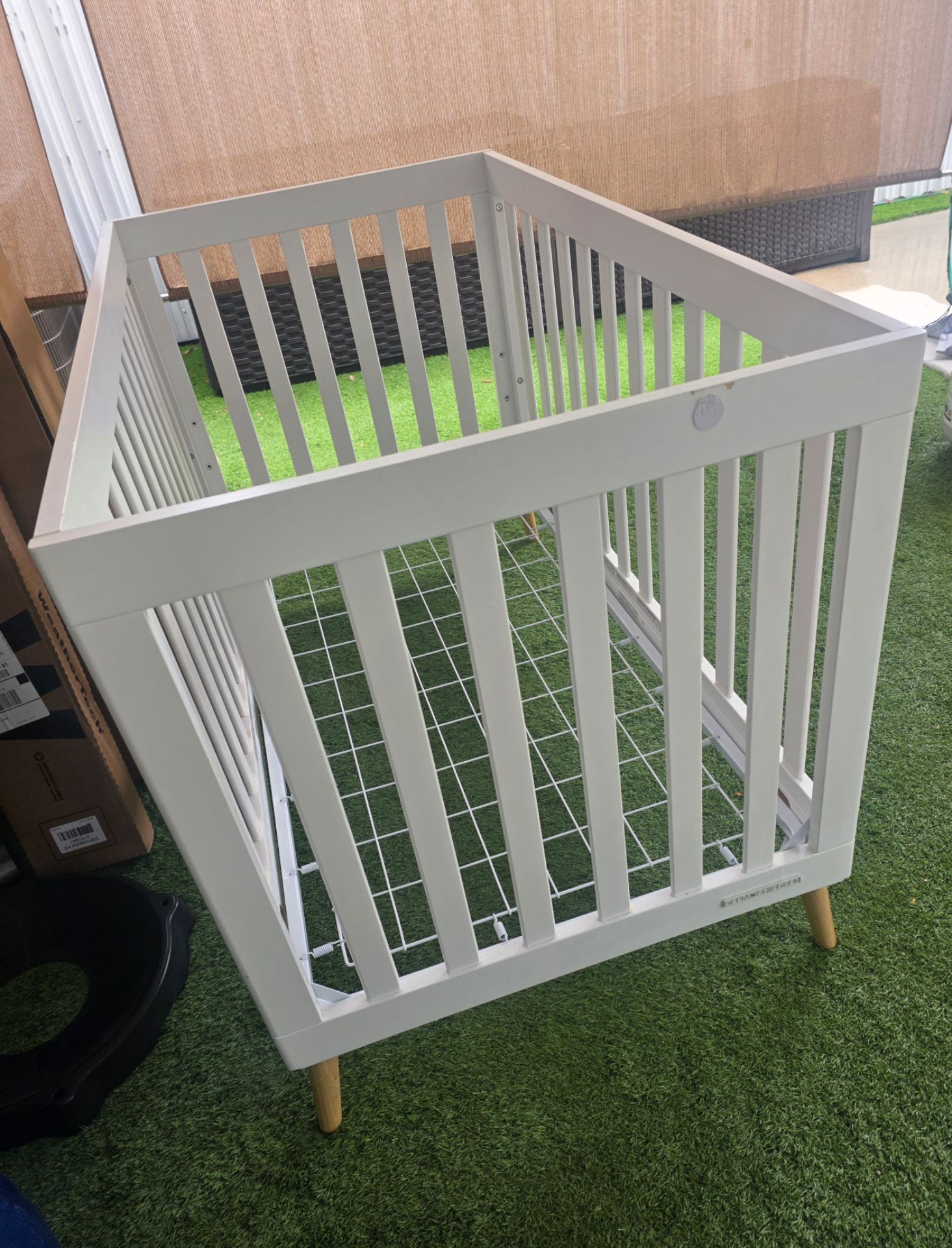 Delta Crib - white