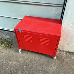 IKEA Cabinet With Shelves Lock Broke But Still Useable Or Can Replace Lock 