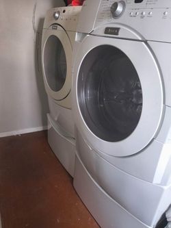 Maytag washer and dryer set with pedestals