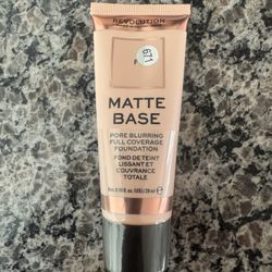 Revolution Matte Base Foundation 