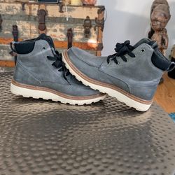 MENS/BOYS BOOTS SIZE 6M