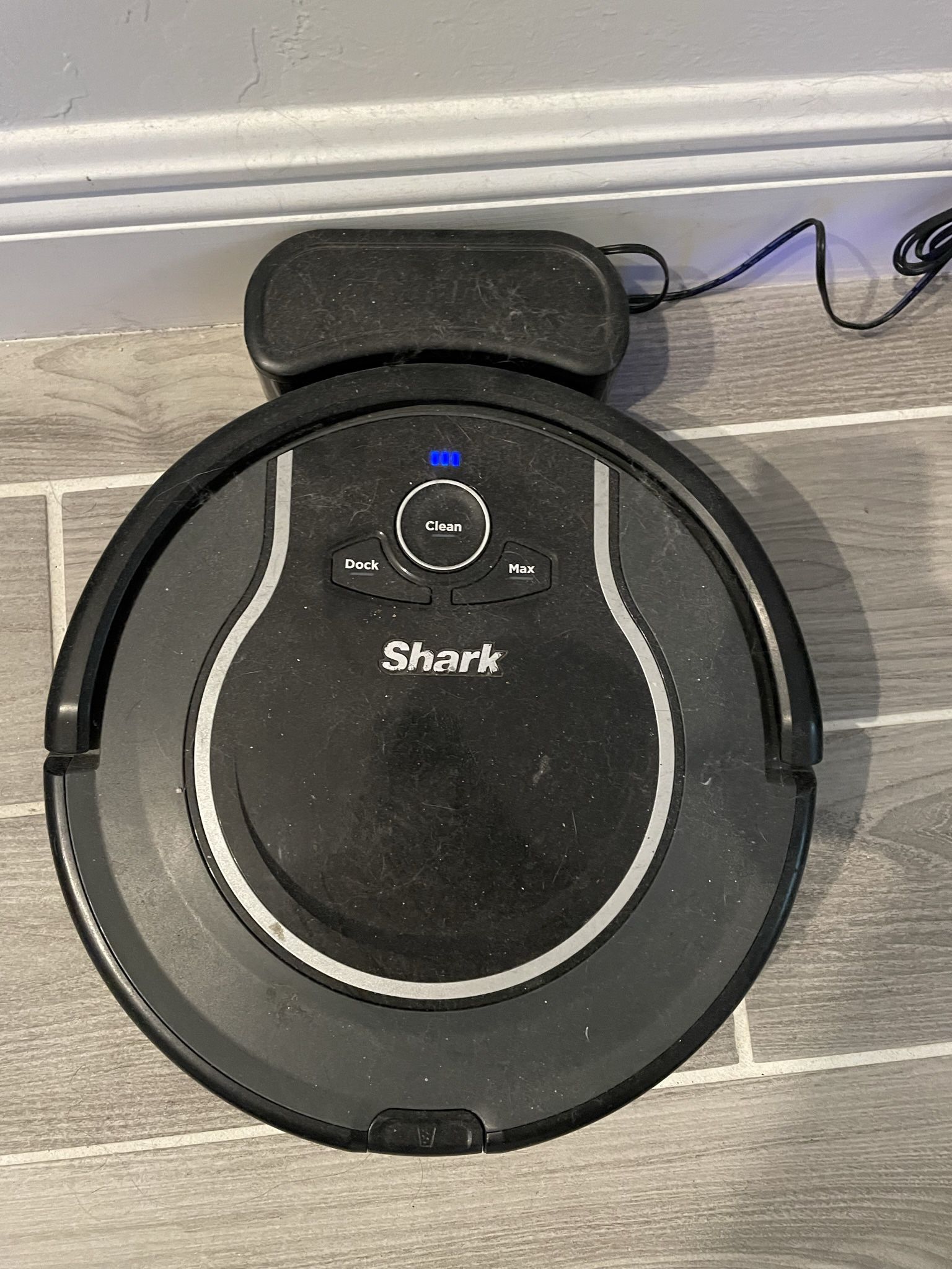 Shark Vacuum Robot
