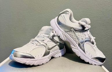 Nike V5 RNR Size 6.5 Youth