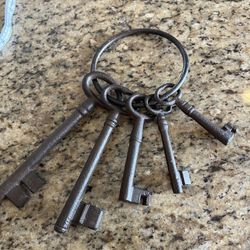 Cast Iron Keys And Ring