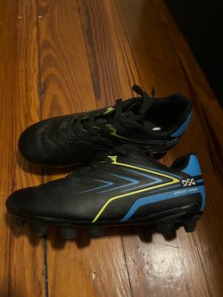 Kids soccer shoe