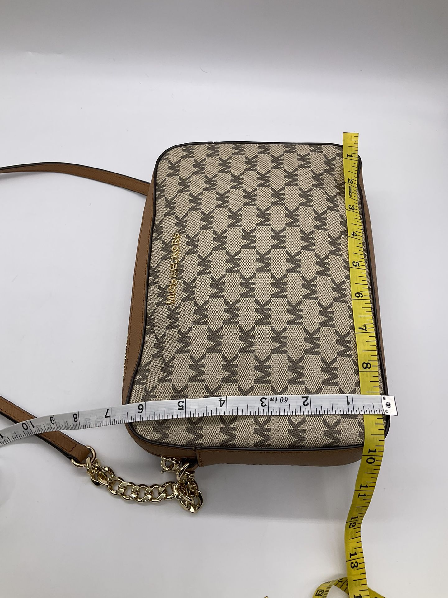 Michael Kors Jet Set Emmy Saffiano Leather Crossbody Bag for Women - With  Wallet for Sale in Bothell, WA - OfferUp