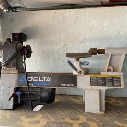 Delta Shopmaster Midi Lathe