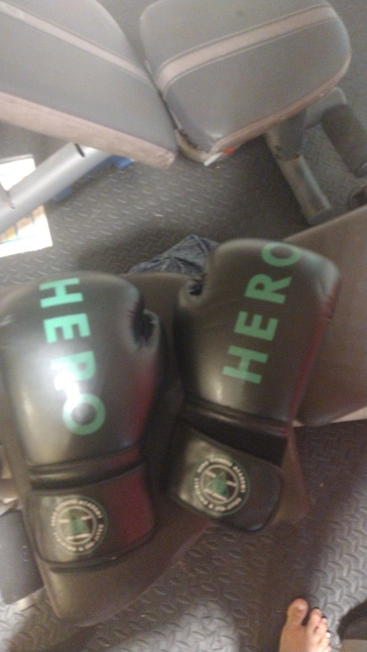 12oz BOXING GLOVES