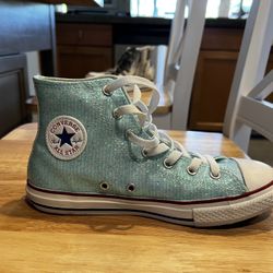 Converse Girls Size 4 - New