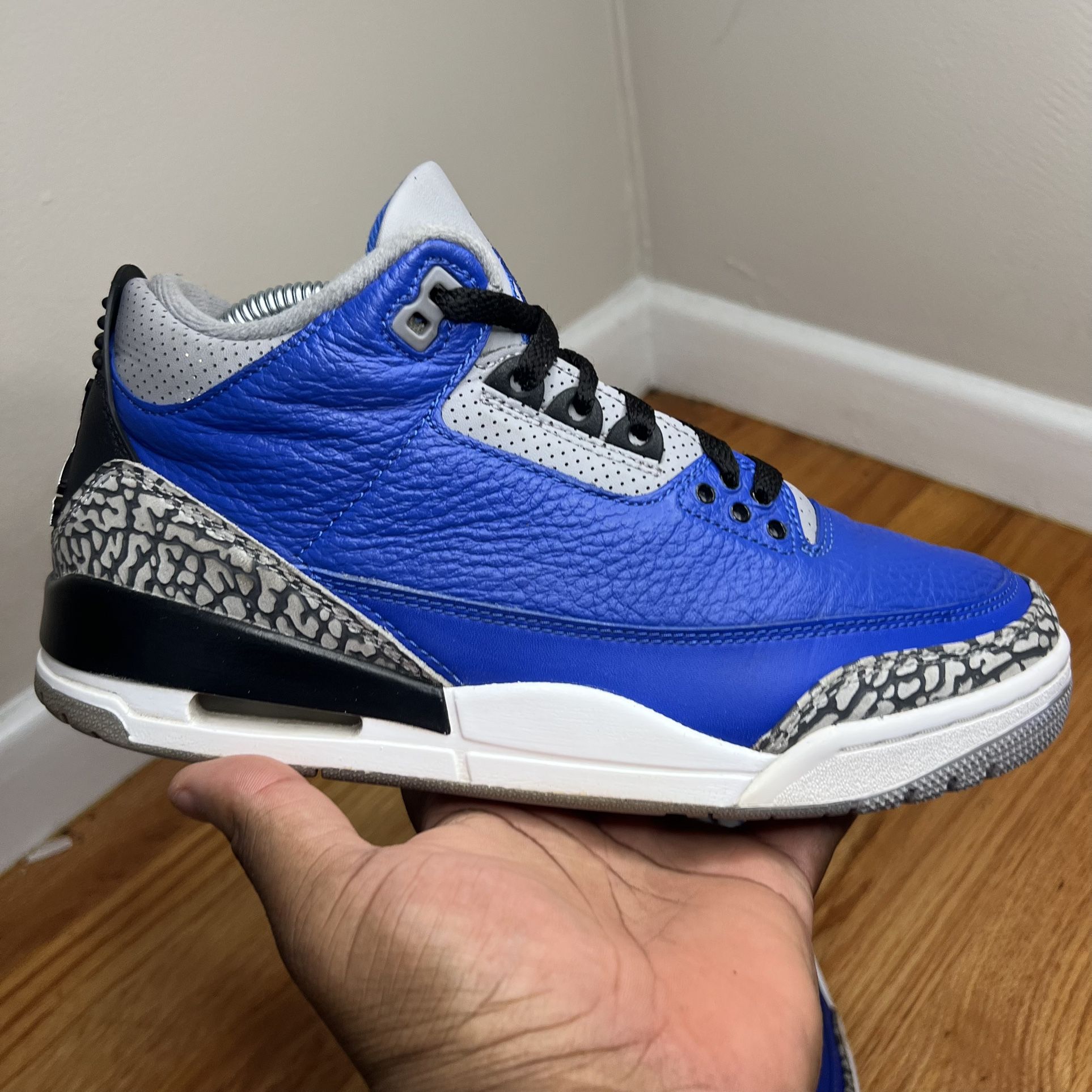 Air Jordan 3 Retro “Varsity Royal” CT8532-400 Size 8M NO BOX