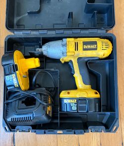 Dewalt 18V Impact driver tool with 2 batteries