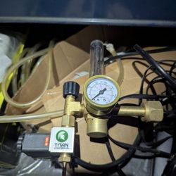 Titan CO2 Regulator 
