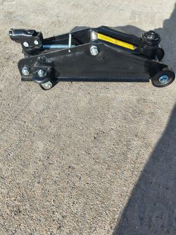 Black Low-Profile Hydraulic Floor Jack