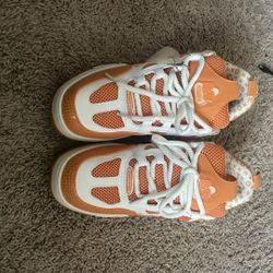 LV SKATES SIZE 11/46