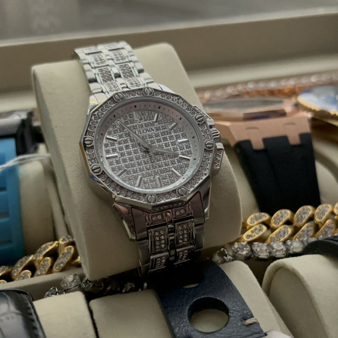【日本未発売】BULOVA 腕時計 Octava Crystal Watch 34mm 96L305 Silver-Tone Dial Stainless Steel Bracelet Octava 96L305 | Bulova