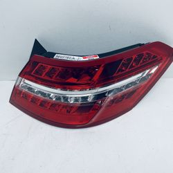 2010-2013 MERCEDES BENZ E-CLASS E350 RIGHT PASSENGER SIDE TAIL LIGHT LED OEM