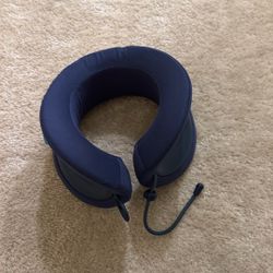 Travel neck pillow
