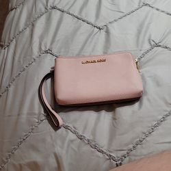 Michael Kors Wristlet 