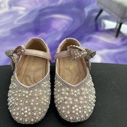 Size 8 toddler girls  dress shoe