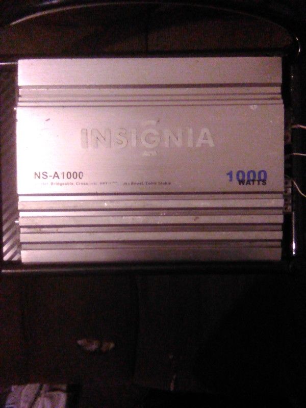 Insignia 1000 Watt Amp