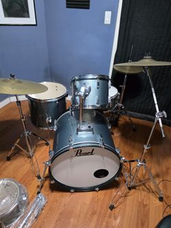 Pearl 5 piece drumset Zildjian cymbals