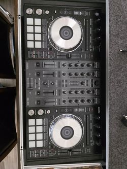 Pioneer DDJ SX3 Performance DJ Controller, Case Included