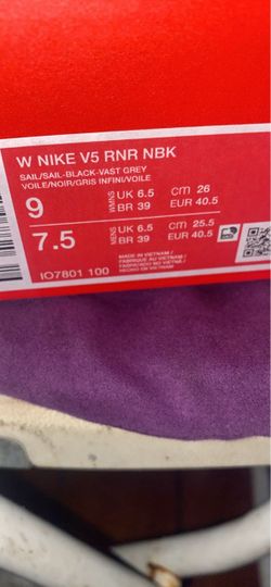 WOMEN NIKE v5 RNR