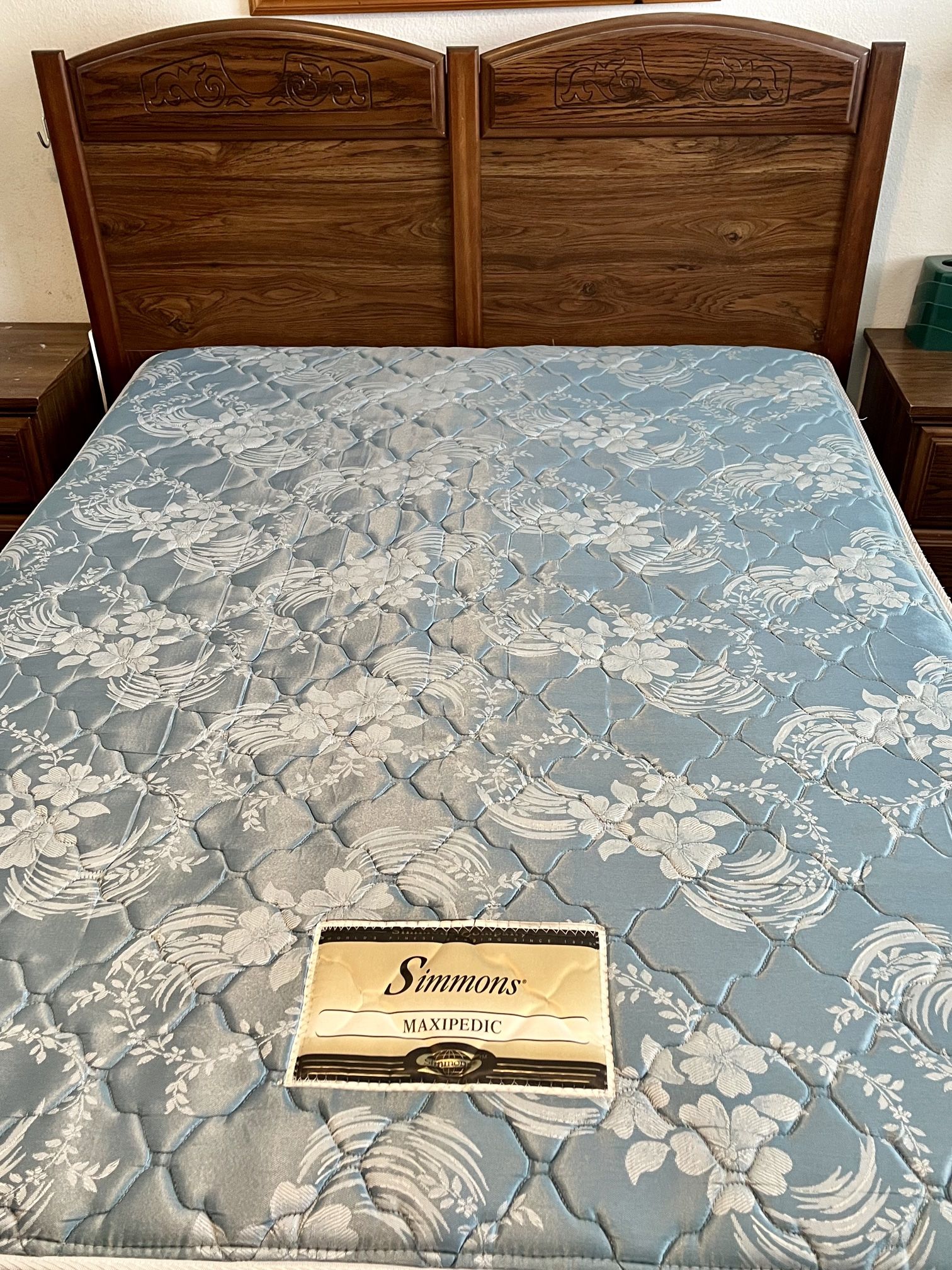 Classic Bed Set