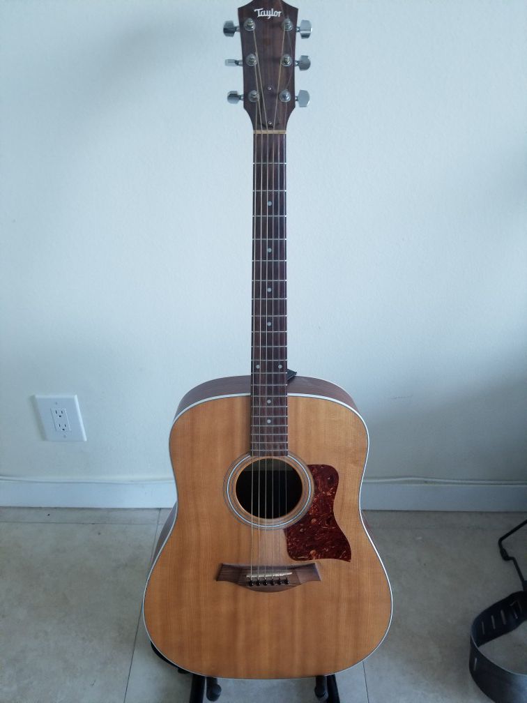 Taylor Acoustic Guitar Model 210 e