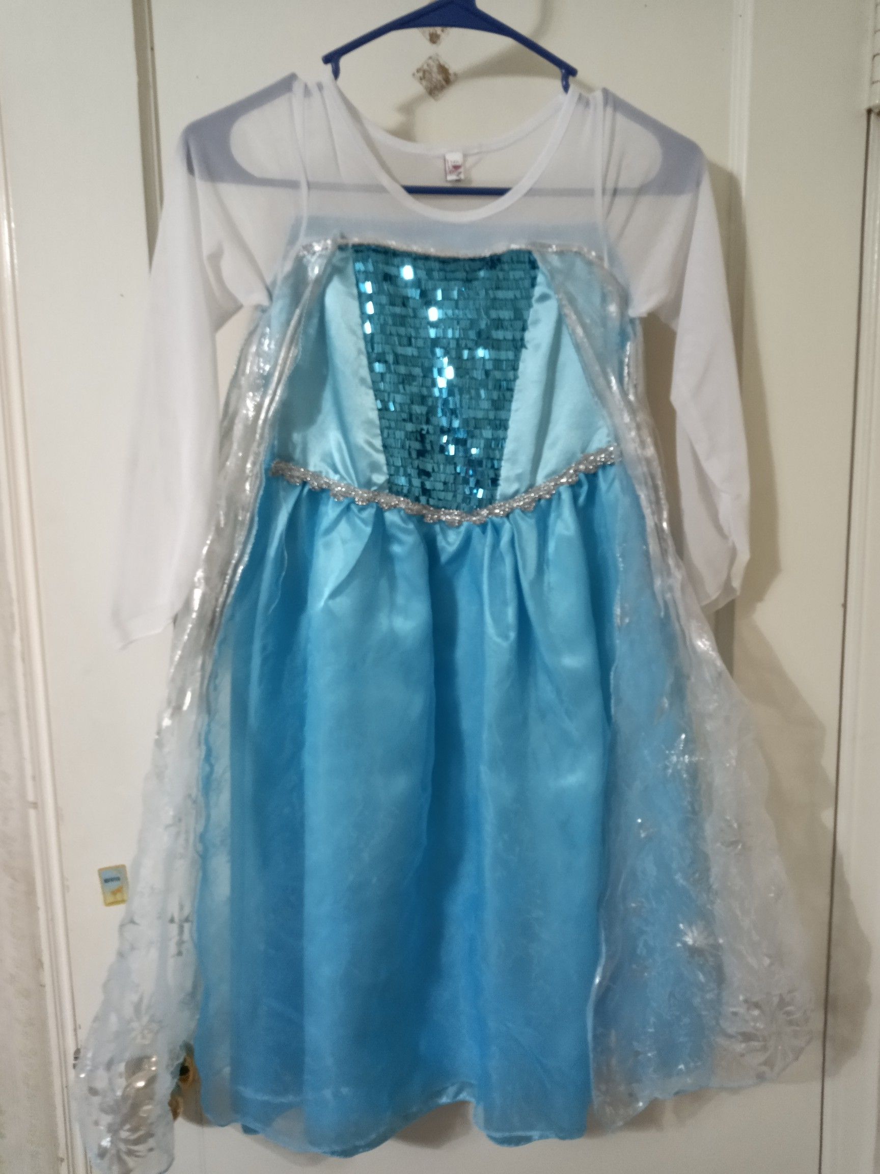 Disney Frozen Elsa costume, used a few times, size 7/8