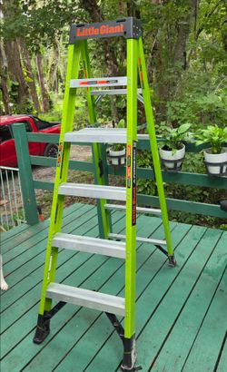 Little Giant A-Force 300 stepladder